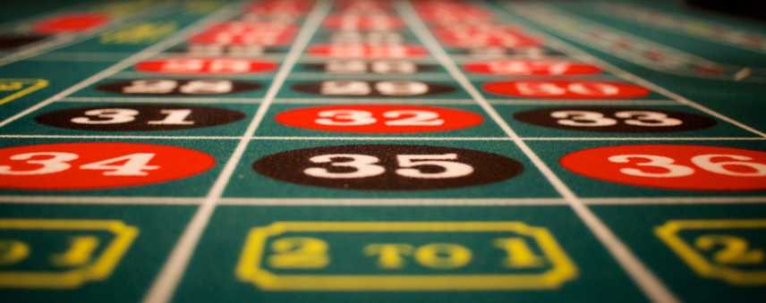 Casinos in England reopen; players not allowed to touch their cards