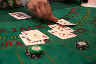 Casino Etiquette: Dos and Don’ts on the Casino Floor